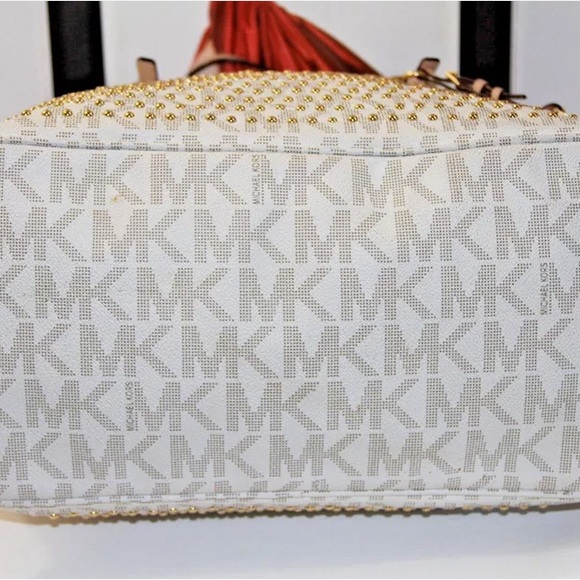 Michael Kors Monogram Signature Vanilla Studded Large Travel Tote - Picture 8 of 8